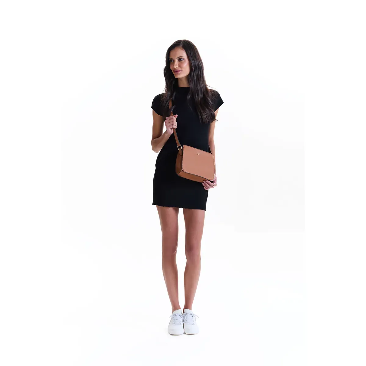 bolsa-transversal-essentials-ss23010ca-le-postiche-camel
