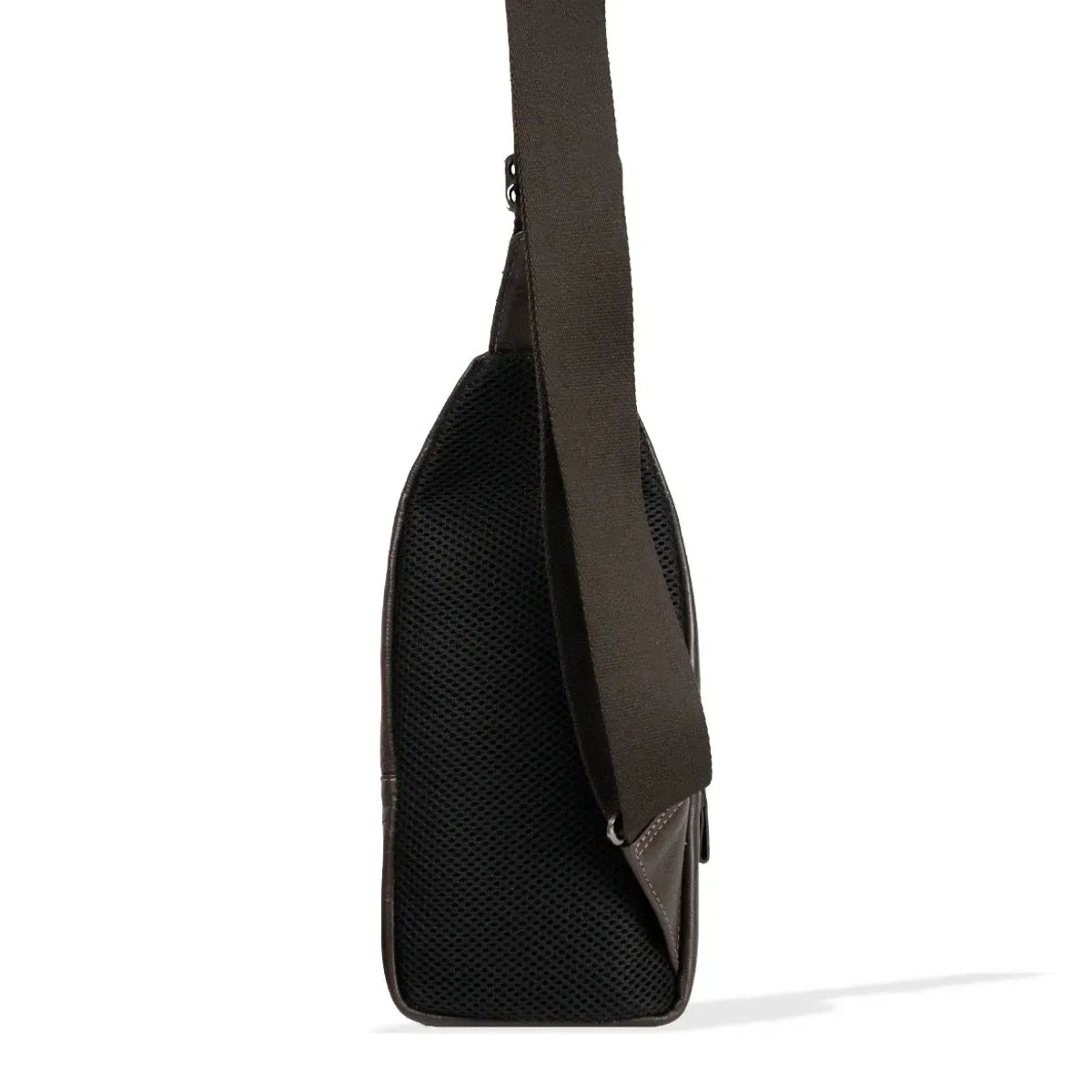 mochila-transversal-couro-urban-fasolo-cafe